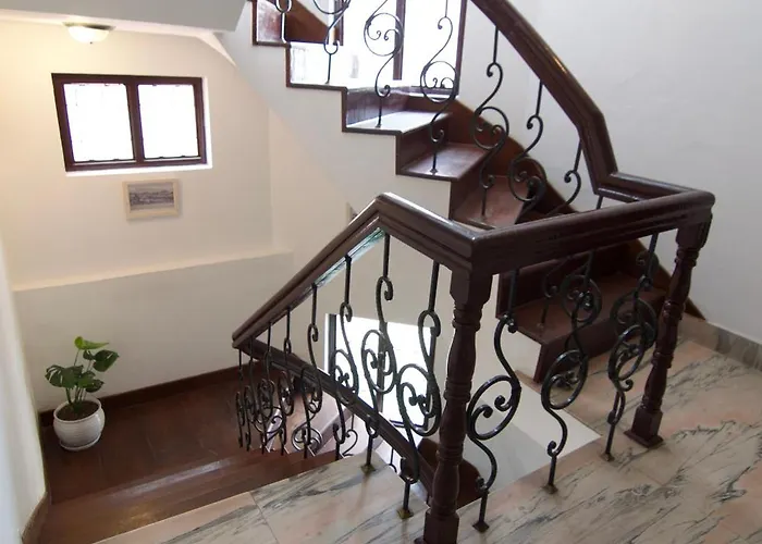 Wanderer's Double Bedrooms With Living And Kitchen - A Away From Gasthuis Kathmandu