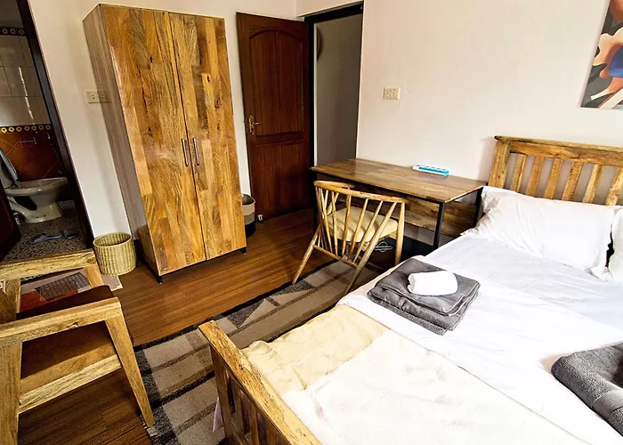 Wanderer's Double Bedrooms With Living And Kitchen - A Away From Gasthuis *
