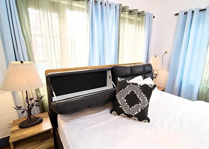 Wanderer's Double Bedrooms With Living And Kitchen - A Away From Gasthuis *