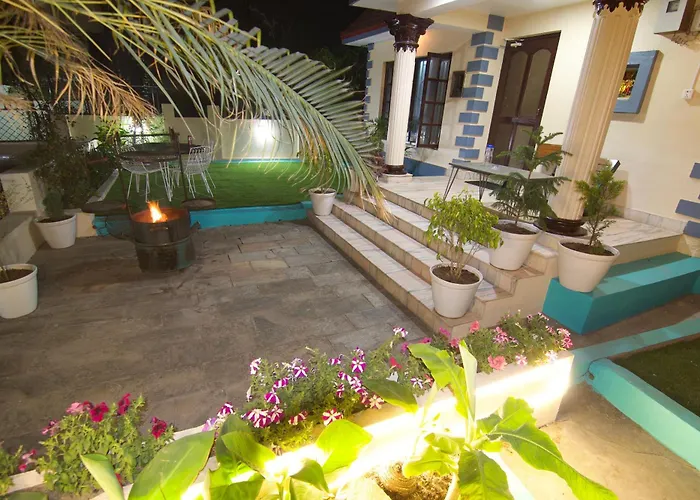 Wanderer's Double Bedrooms With Living And Kitchen - A Away From Kathmandu